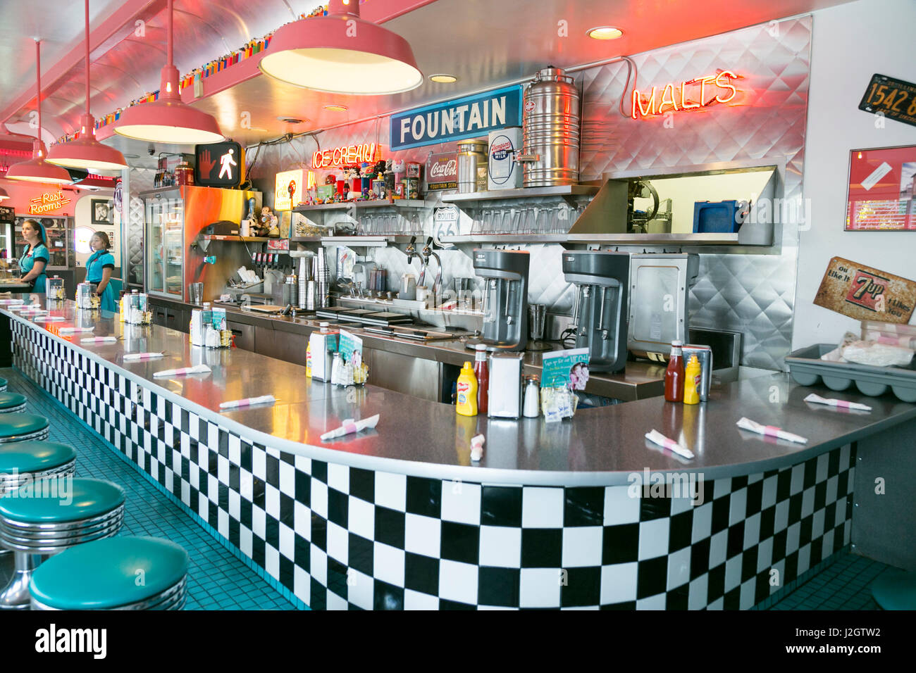 Best Inexpensive Dine-In Spots & Iconic Vintage Diners Across the USA